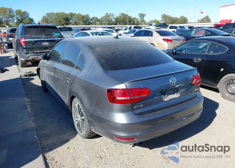 2015 Volkswagen Jetta 1.8T Sport z USA, uszkodzony, nr VIN 3VWD17AJ7FM421019